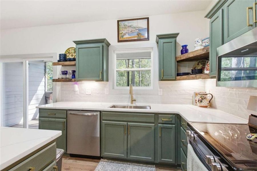 Furnished interior view inside a new home in , Clarkesville (Image 34).