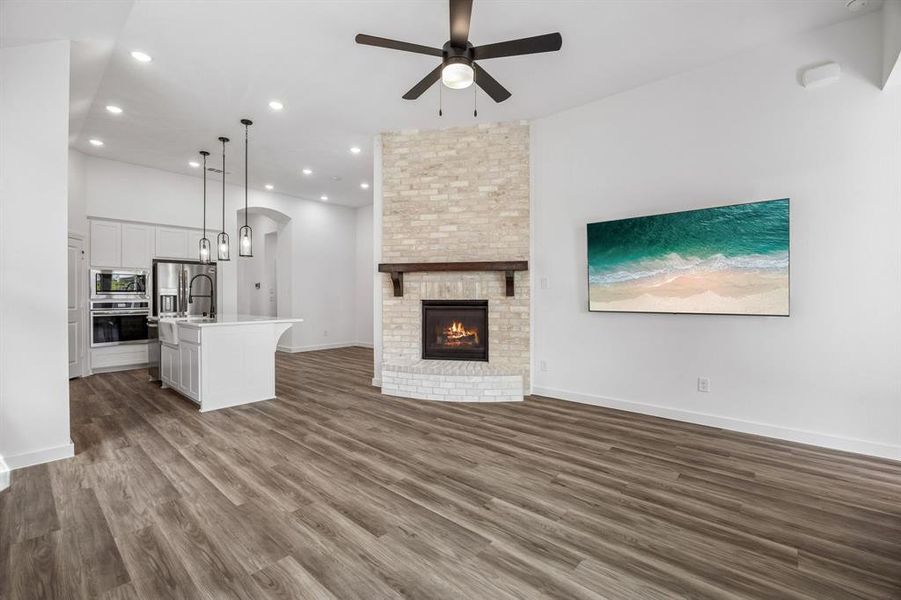 Spacious, unfurnished interior of a new home in , Aubrey (Image 23).