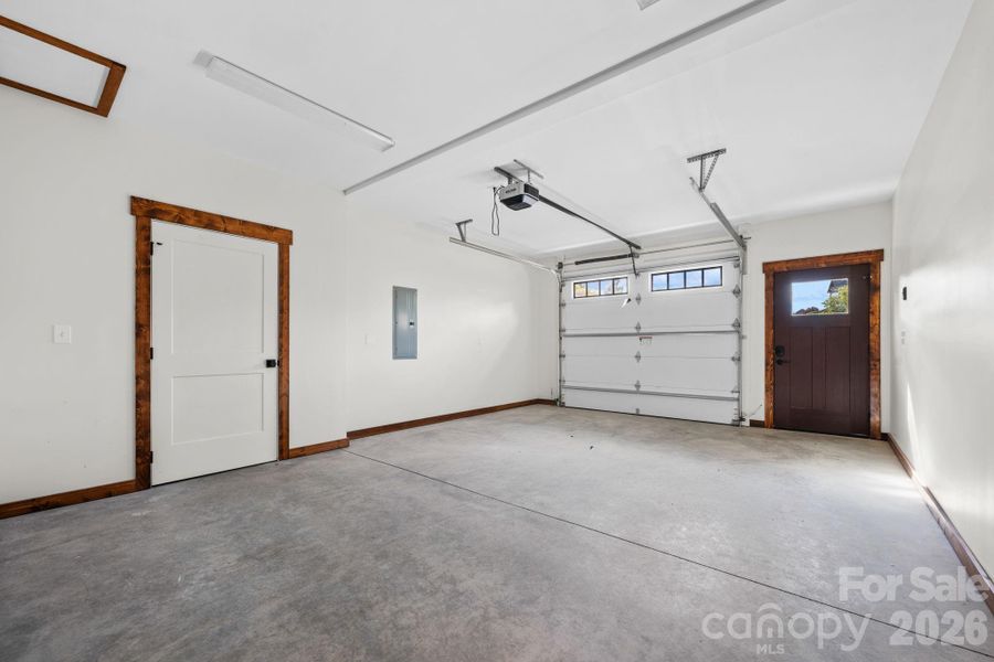 Spacious, unfurnished interior of a new home in , Banner Elk (Image 32).