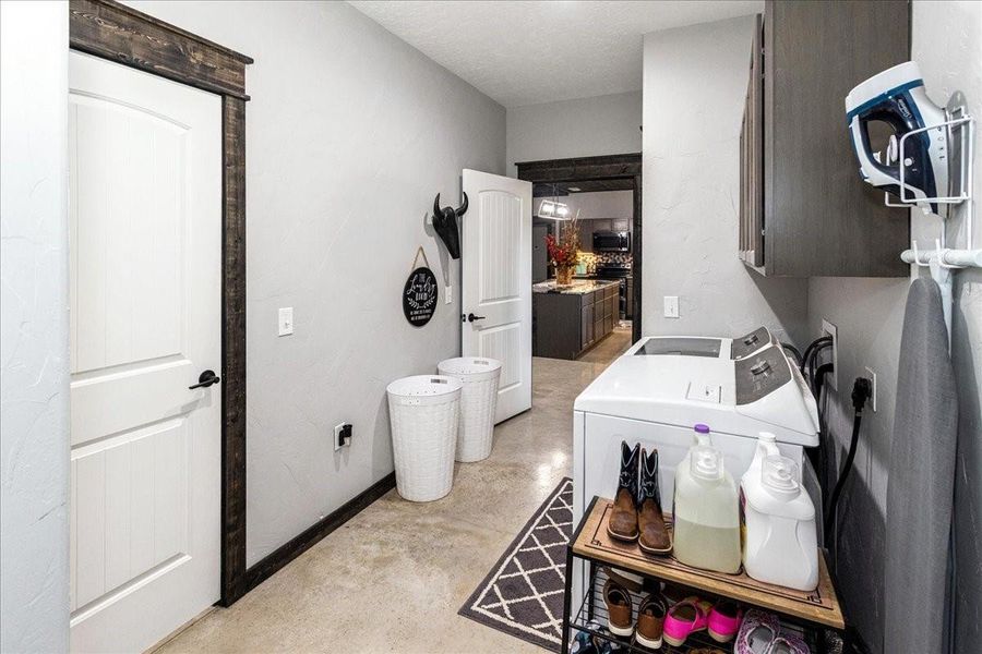Furnished interior view inside a new home in , Huntington (Image 7).