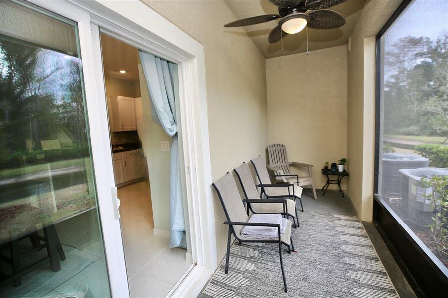 Exterior details and patio area of a home in , Land O' Lakes (Image 3).