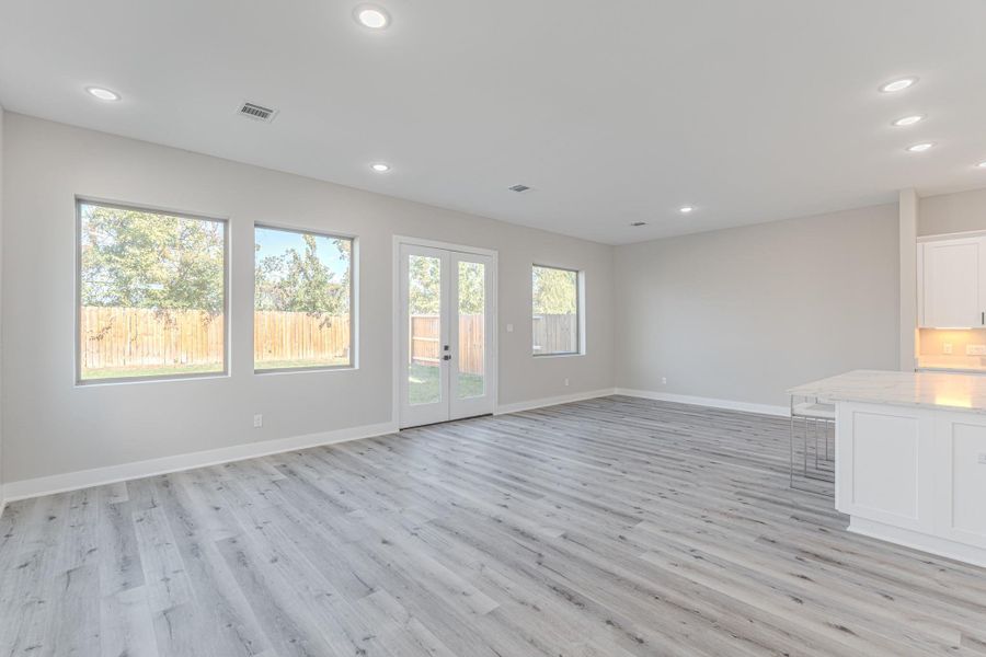 Spacious, unfurnished interior of a new home in , Houston (Image 18).