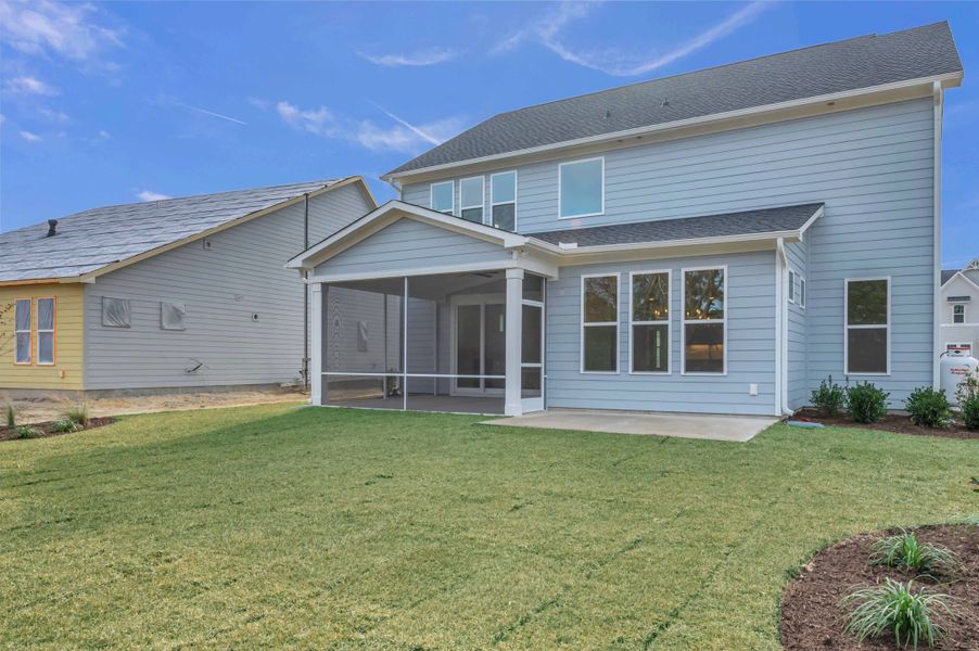 Representative exterior details of a home built from the The Hampton by RobuckHomes in Windwater, Hampstead (Image 40).