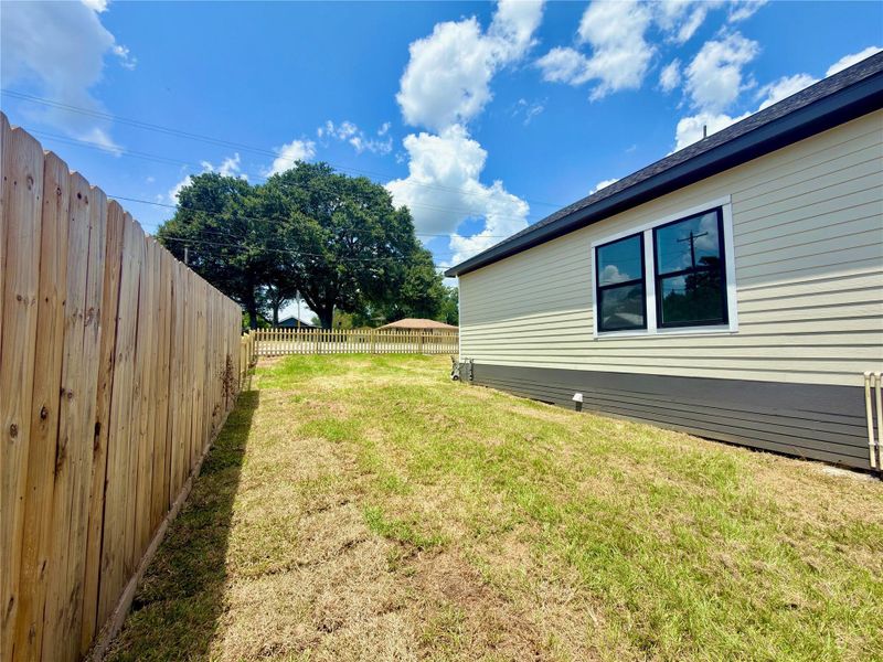 Exterior details and patio area of a home in , Bellville (Image 29).
