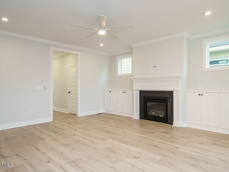 007-1280x960-living-room