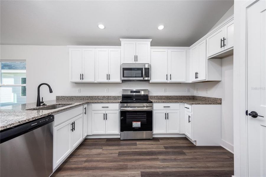 Furnished interior view inside a new home in Kirkland Farms, Alachua (Image 7).