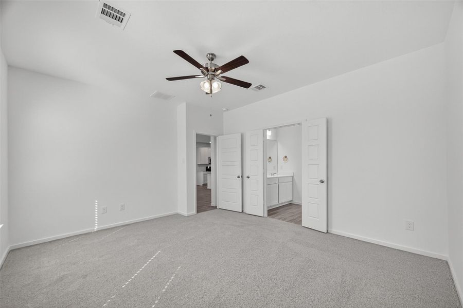Spacious, unfurnished interior of a new home in Rollingbrook Estates, Baytown (Image 19).