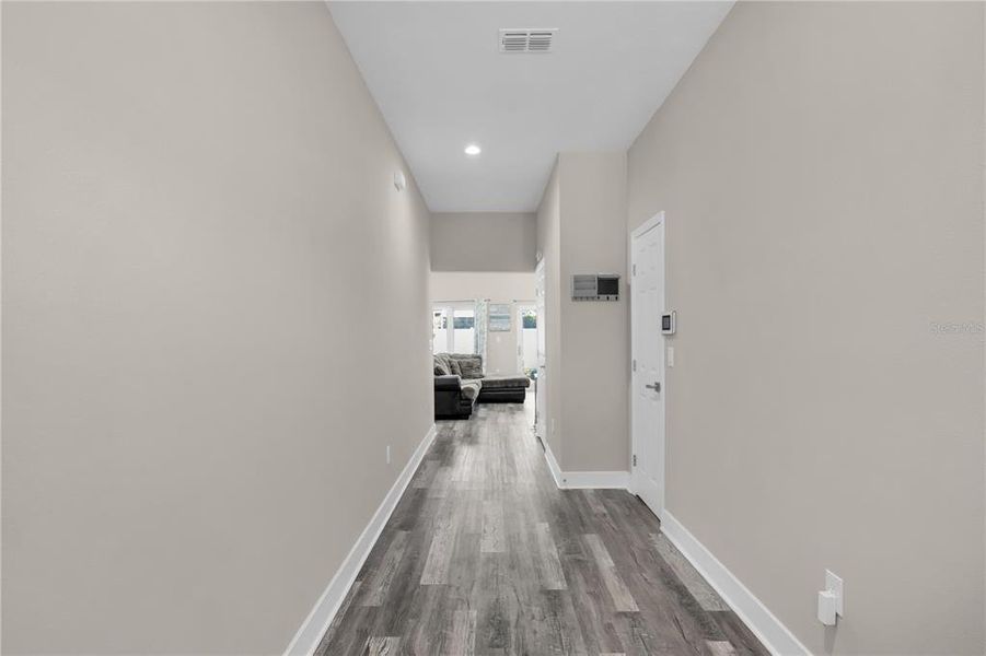 Spacious, unfurnished interior of a new home in , Tampa (Image 21).