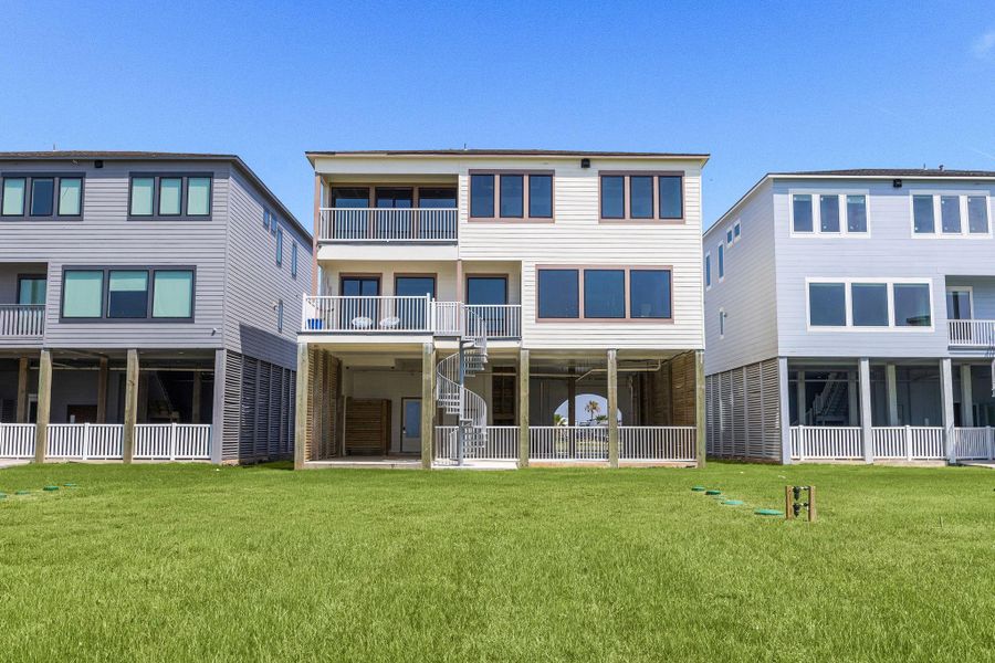 Exterior details and patio area of a home in , Galveston (Image 32).