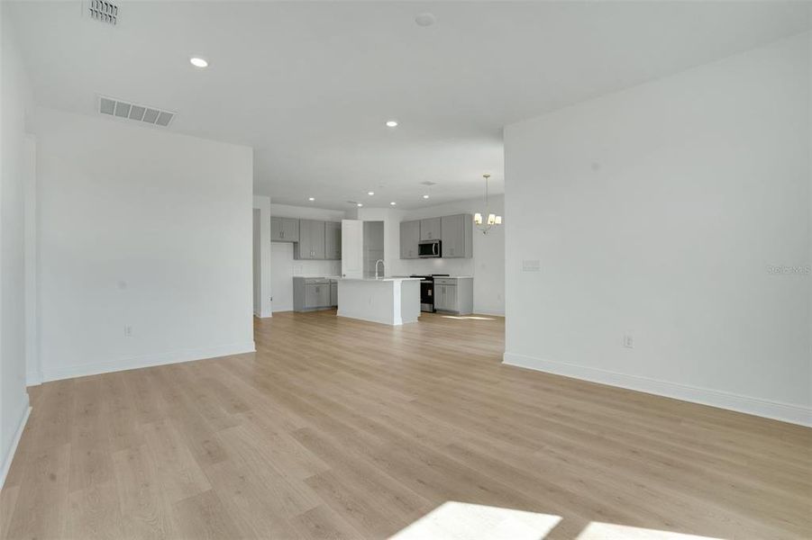 Spacious, unfurnished interior of a new home in Reserve at Hammock Oaks, Lady Lake (Image 30).