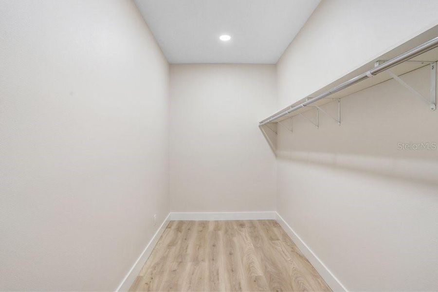 Spacious, unfurnished interior of a new home in , Tampa (Image 16).