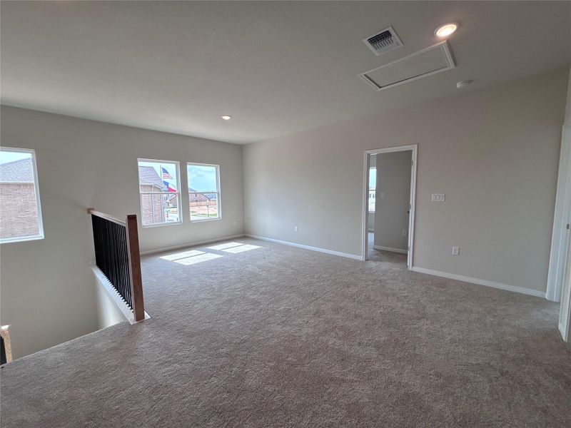 Spacious, unfurnished interior of a new home in The Colony, Bastrop (Image 8).
