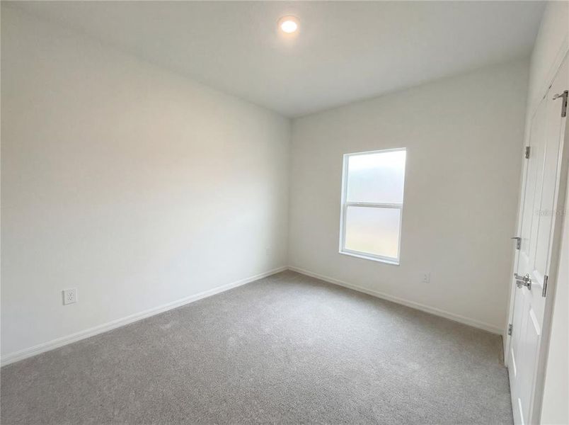 Spacious, unfurnished interior of a new home in Grand Park, Dunnellon (Image 14).