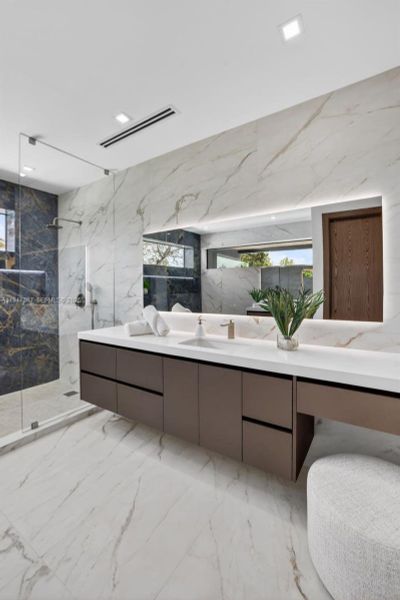 Furnished interior view inside a new home in , Fort Lauderdale (Image 7).