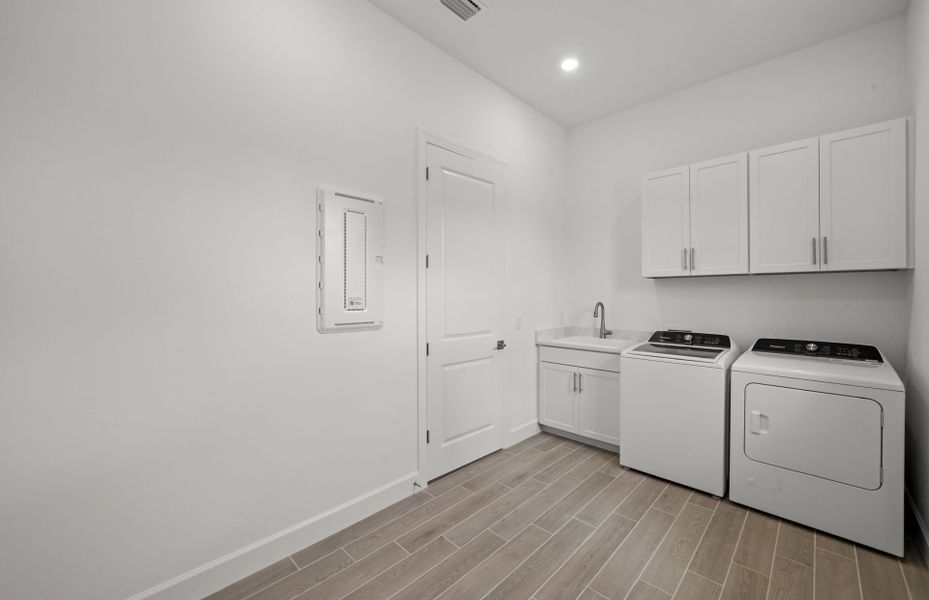 Furnished interior view inside a new home in Terreno, Naples (Image 8).