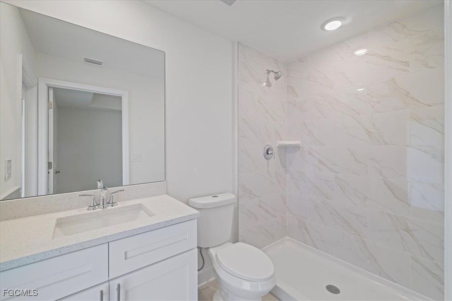 Furnished interior view inside a new home in Cape Coral, Cape Coral (Image 13).