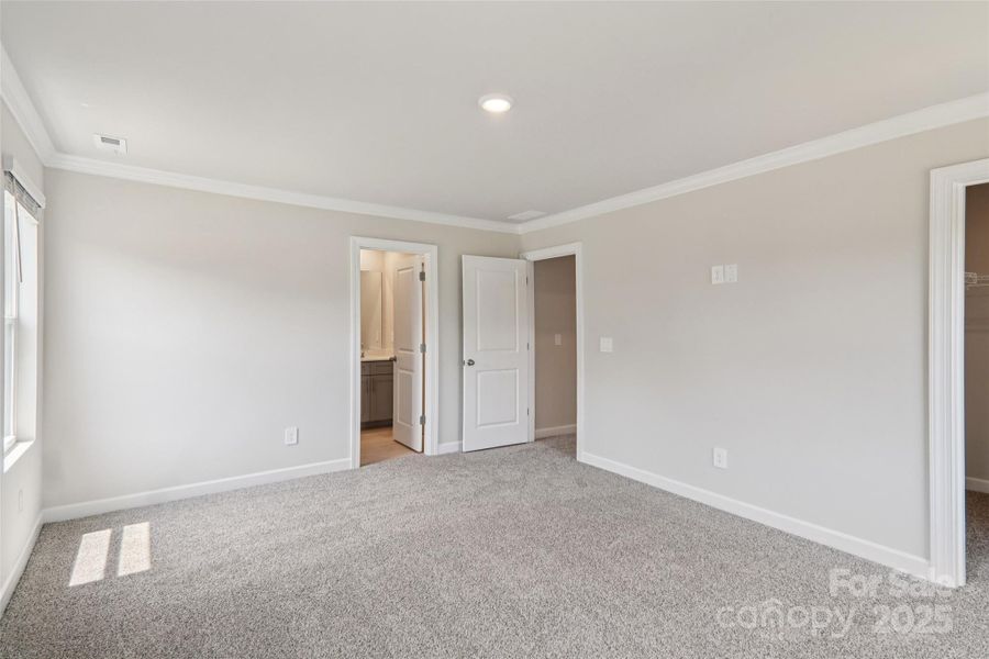 Spacious, unfurnished interior of a new home in Galloway Ridge, Charlotte (Image 11).
