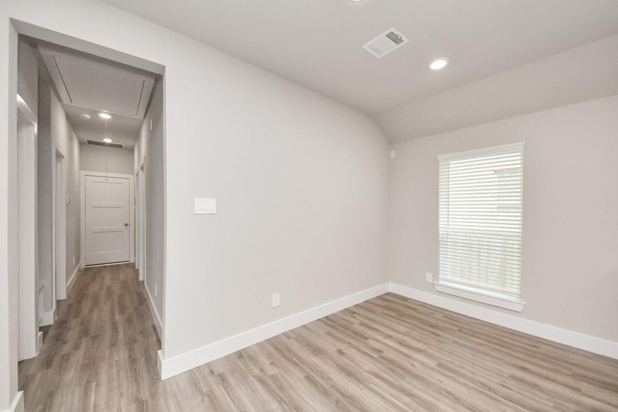 Spacious, unfurnished interior of a new home in Sorella: Signature Collection, Tomball (Image 20).