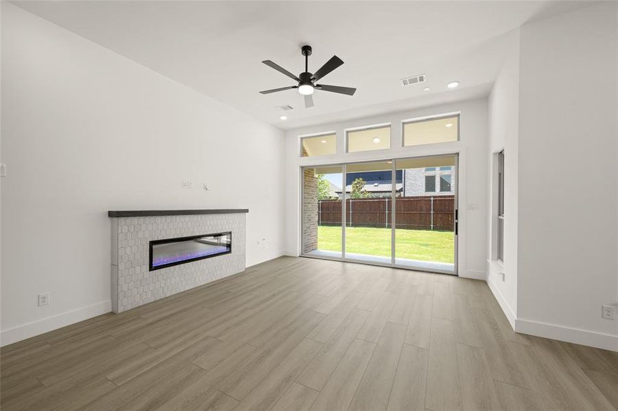 317 Willie- Living Room-1