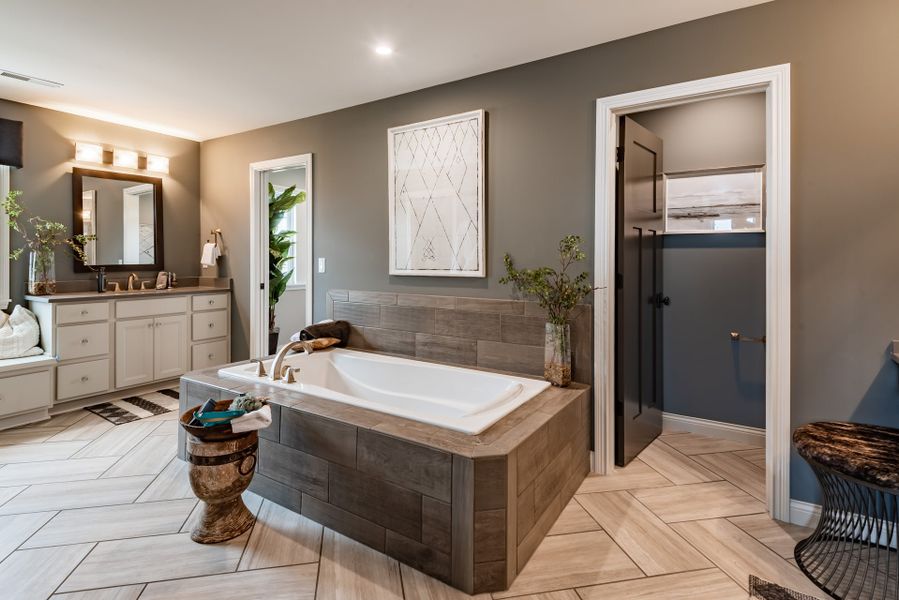 Representative furnished interior of a home built from the Paxton by Fischer Homes in Veranda Manor, Canton (Image 13).