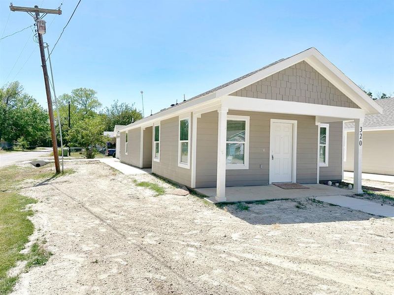 Exterior details and patio area of a home in , Mineral Wells (Image 3).