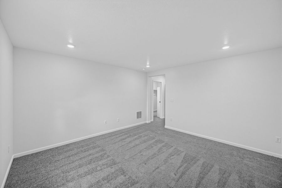 Spacious, unfurnished interior of a new home in Farmlore, Brighton (Image 21).