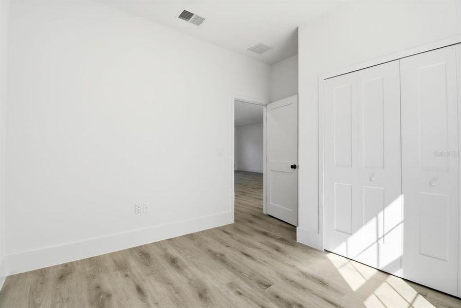 Spacious, unfurnished interior of a new home in , Citrus Springs (Image 16).