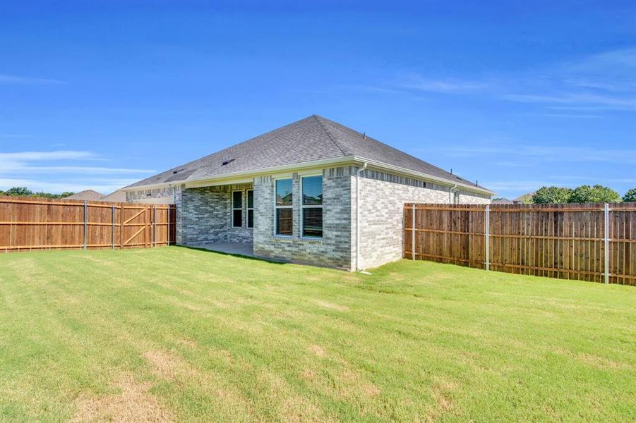 Front exterior of a new home in Ten Mile Creek Estates, DeSoto, TX, highlighting curb appeal (Image 18). Front exterior of a new home in Ten Mile Creek Estates, DeSoto, TX, highlighting curb appeal (Image 18).