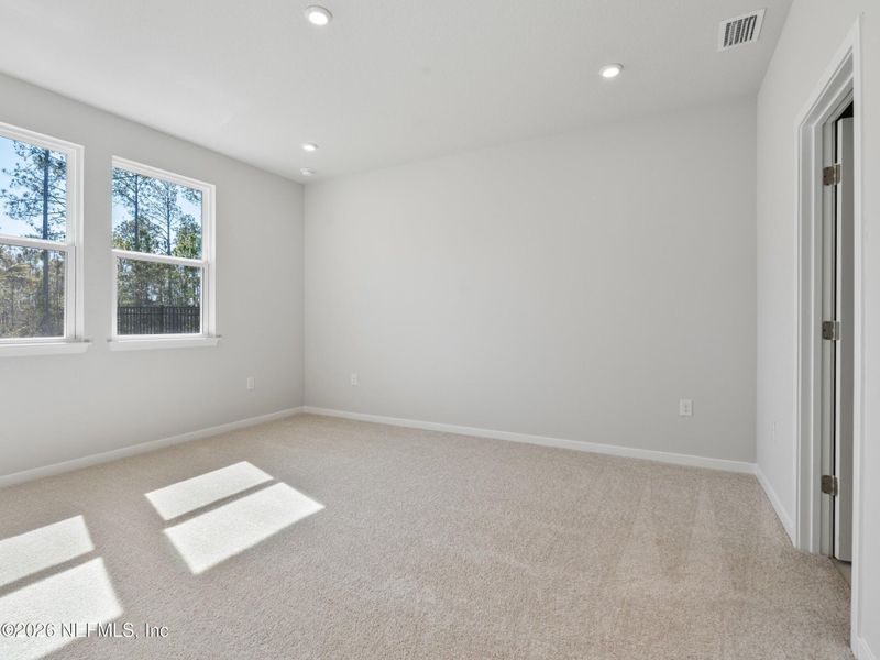 Spacious, unfurnished interior of a new home in Seminole Palms, Palm Coast (Image 11).
