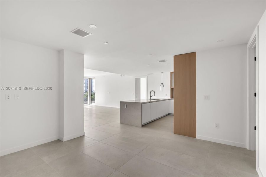 Spacious, unfurnished interior of a new home in , Miami (Image 26).