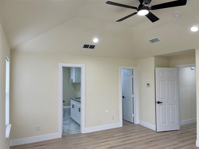 Spacious, unfurnished interior of a new home in , Corsicana (Image 25).