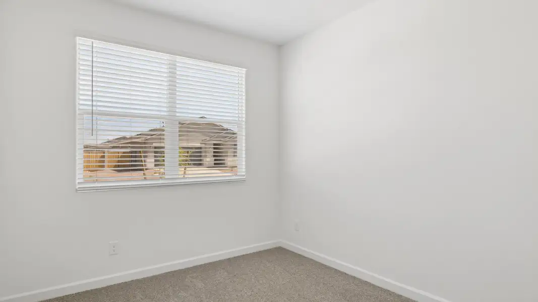 Spacious, unfurnished interior of a new home in Quail Ranch, San Tan Valley (Image 22).
