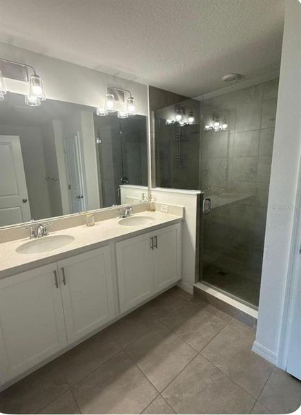 Furnished interior view inside a new home in , Davenport (Image 10).