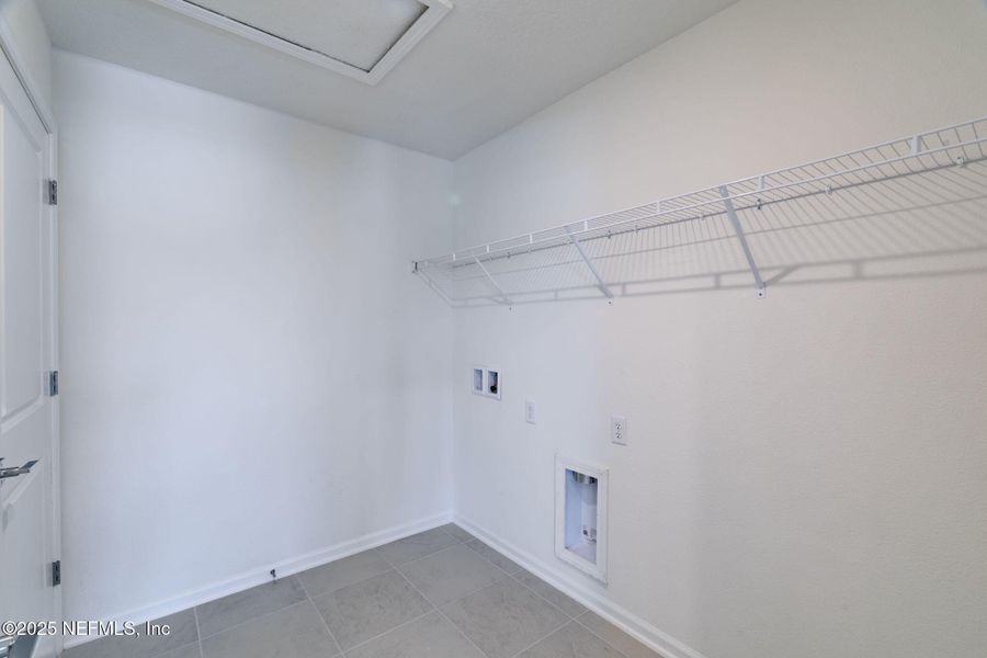 Spacious, unfurnished interior of a new home in Beacon Lake, St. Augustine (Image 13).