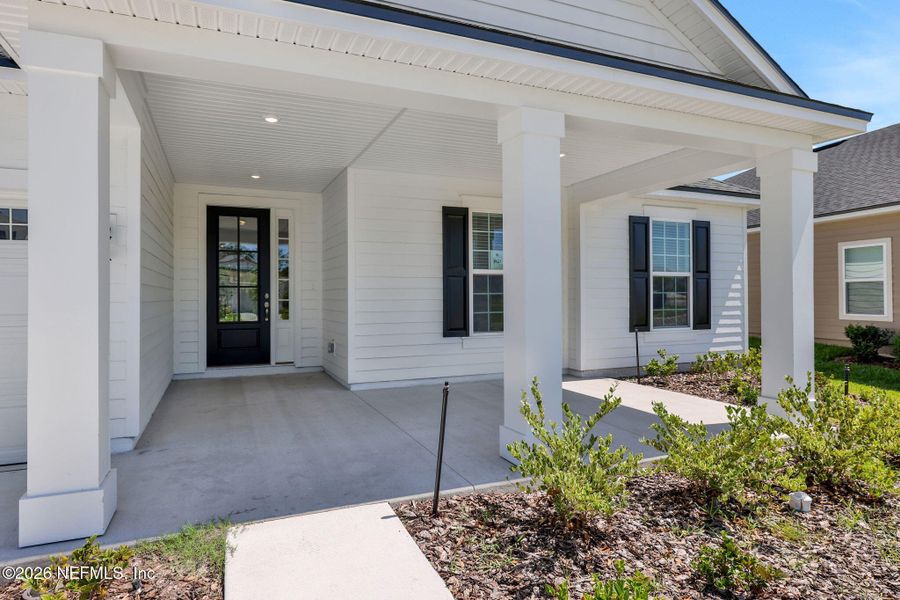 Exterior details and patio area of a home in Hyland Trail, Green Cove Springs (Image 3).