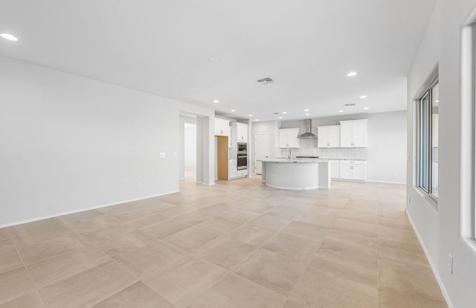 Spacious, unfurnished interior of a new home in Parkside at Anthem at Merrill Ranch, Florence (Image 18).