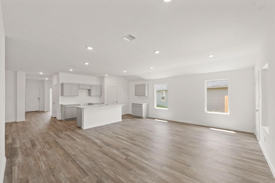 Spacious, unfurnished interior of a new home in Grand Pines, Magnolia (Image 9).