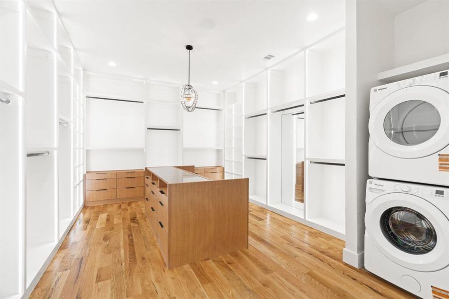 Furnished interior view inside a new home in , Dallas (Image 29).