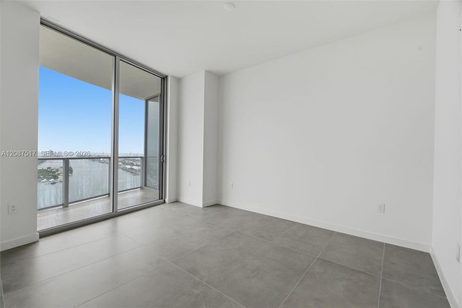 Spacious, unfurnished interior of a new home in , Miami (Image 25).