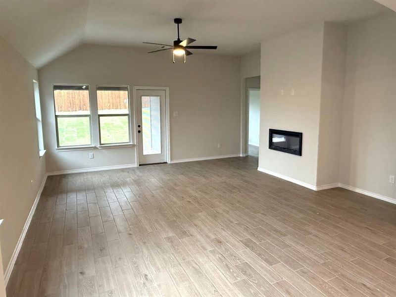 Spacious, unfurnished interior of a new home in Waterford Park, Weatherford (Image 21). Spacious, unfurnished interior of a new home in Waterford Park, Weatherford (Image 21).
