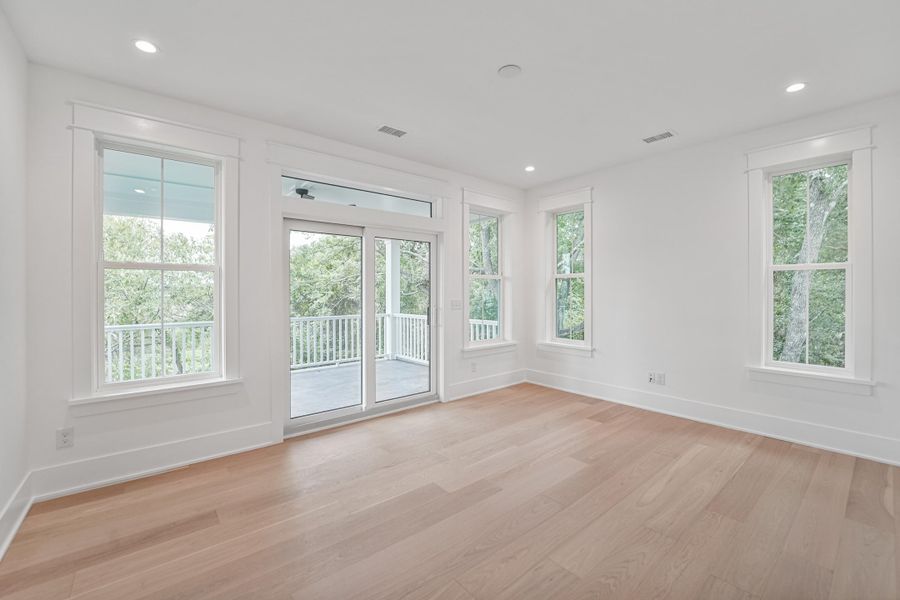 Spacious, unfurnished interior of a new home in , Charleston (Image 22).