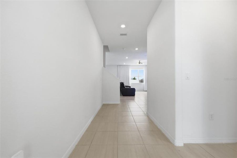 Spacious, unfurnished interior of a new home in , Orlando (Image 25).