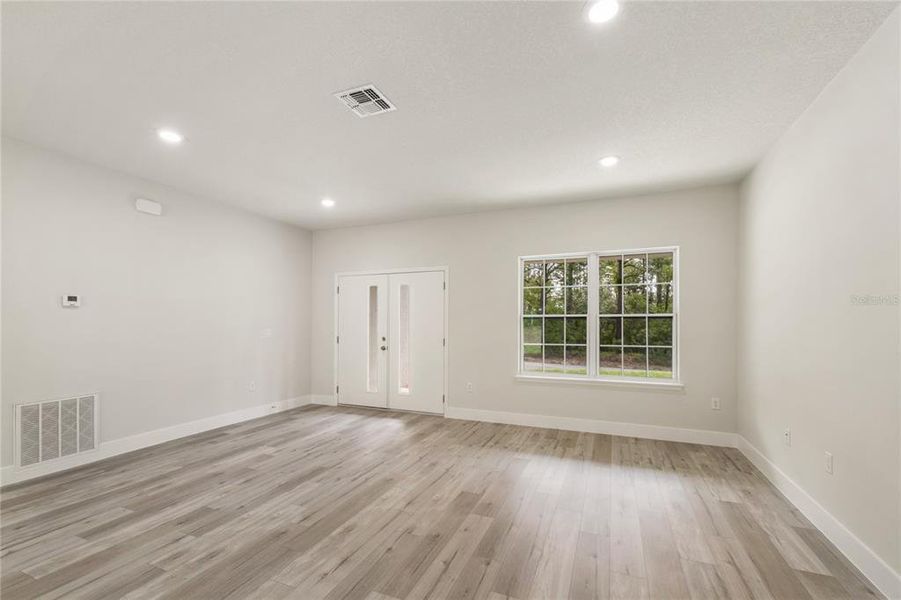 Spacious, unfurnished interior of a new home in , Citrus Springs (Image 7).