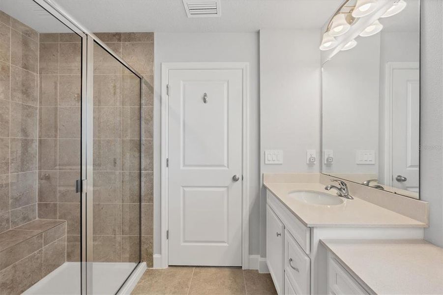 Furnished interior view inside a new home in Avalon Woods, Lakewood Ranch (Image 16). Furnished interior view inside a new home in Avalon Woods, Lakewood Ranch (Image 16).