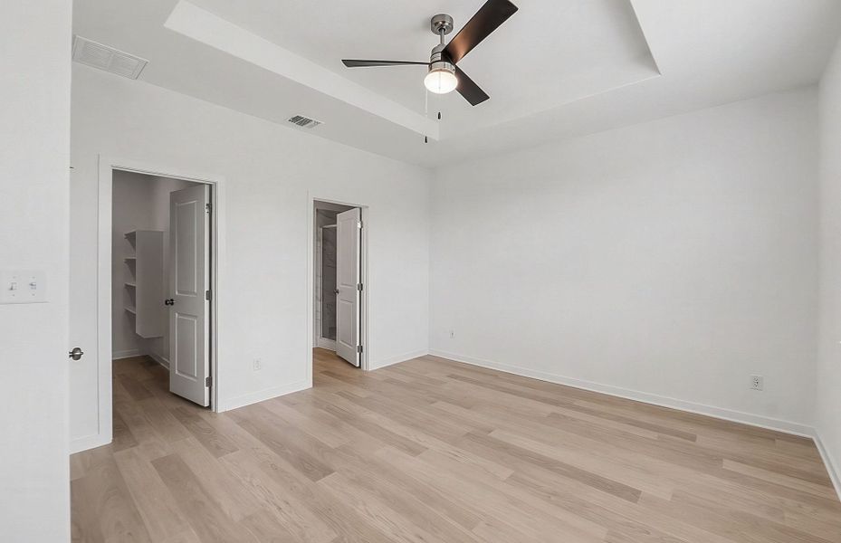 Spacious, unfurnished interior of a new home in Larson Crossing, Elgin (Image 16).