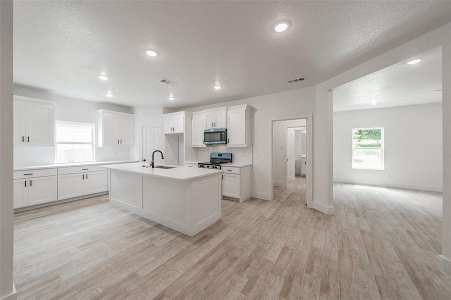 Furnished interior view inside a new home in , Dallas (Image 12).