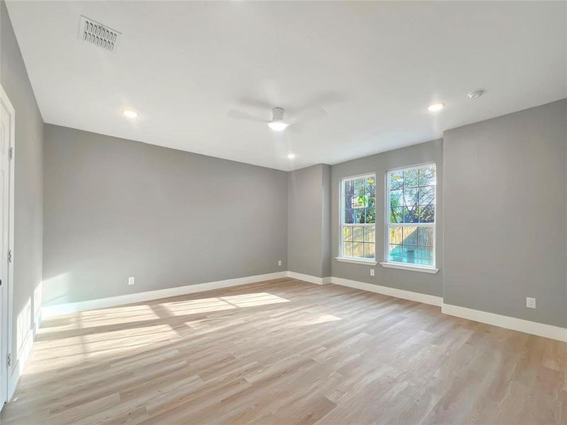 Unfurnished room featuring light wood-type flooring and ceiling fan