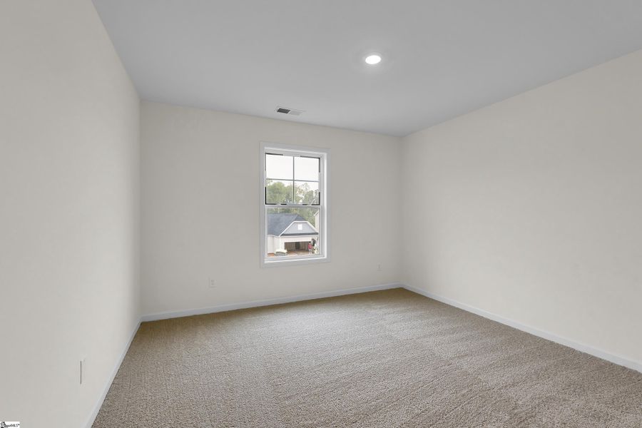 Spacious, unfurnished interior of a new home in Lynbrook, Boiling Springs (Image 24).