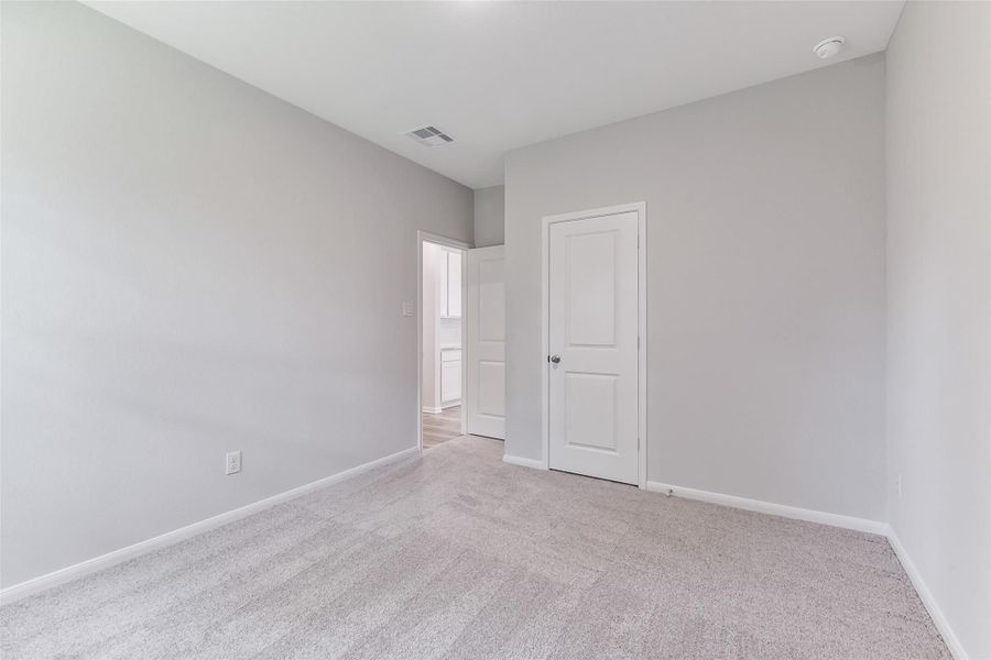 Spacious, unfurnished interior of a new home in Caney Creek Place, Conroe (Image 79).