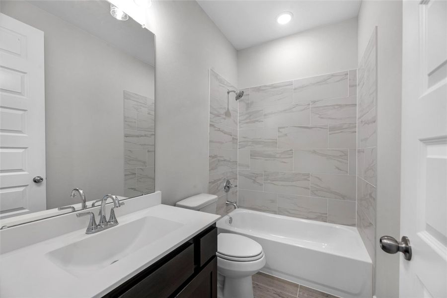 Representative image. Features, selections and colors may vary. Representative image. Features, selections and colors may vary.